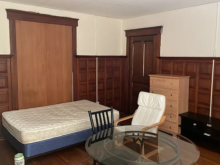 502 W Elm St — Photo 8