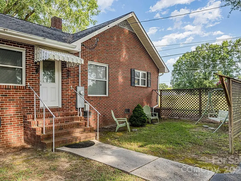 341 W Red Cross Rd — Photo 18