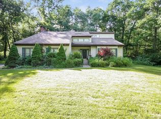 17 Somers Ln, Oxford, CT 06478