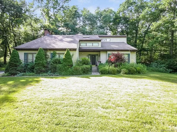 17 Somers Ln, Oxford, CT 06478