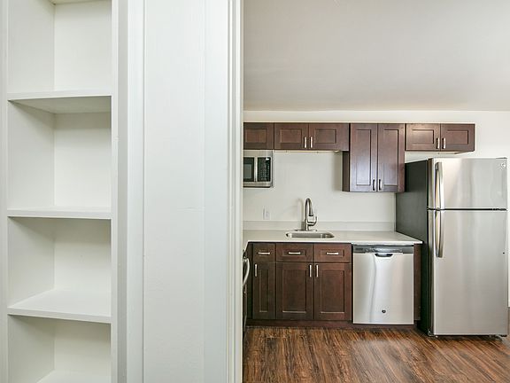 4th image of 3261 Franklin Ave E APT 7