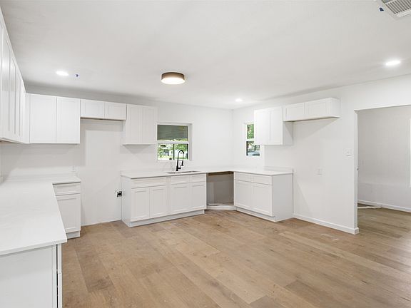 3rd image of 119 Circle Dr