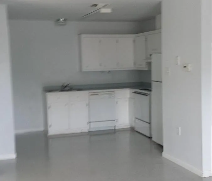 306 Gloria St — Photo 3