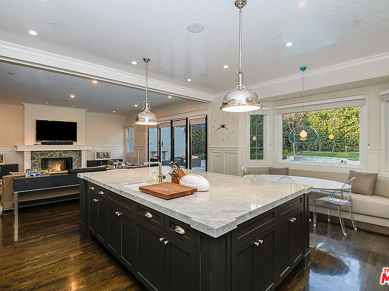 10161 Valley Spring Ln — Photo 17