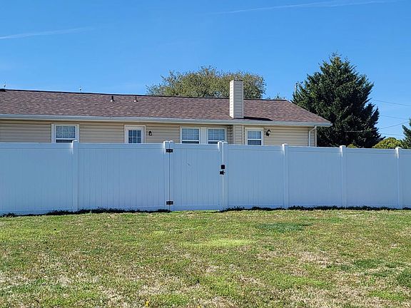 2nd image of 40626 Rudys Ln