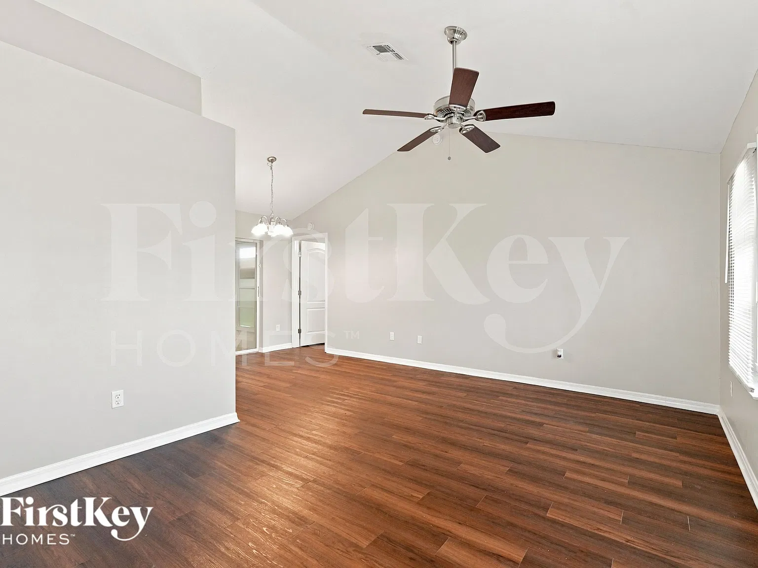 3 bed, 2.0 bath, 1482 sqft, $2,135 — Photo 4