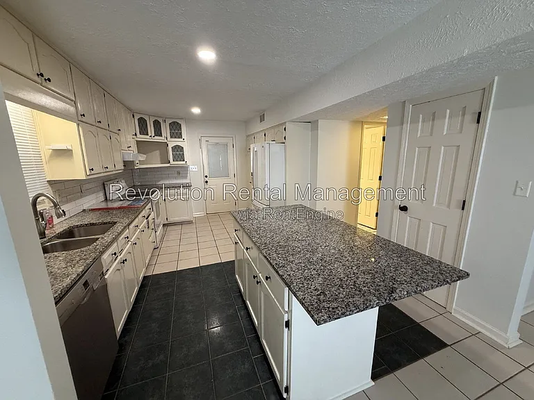 115 Hickory Ave — Photo 5