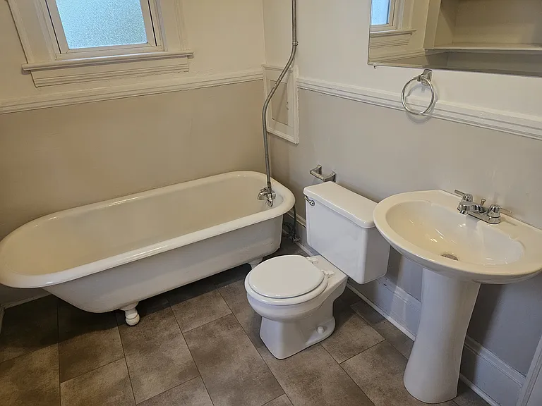 3518 Schiller Ave #UPSTAIRS — Photo 19