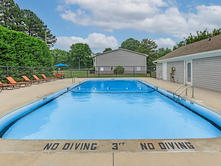 Meadowbrook Apartments — Photo 7