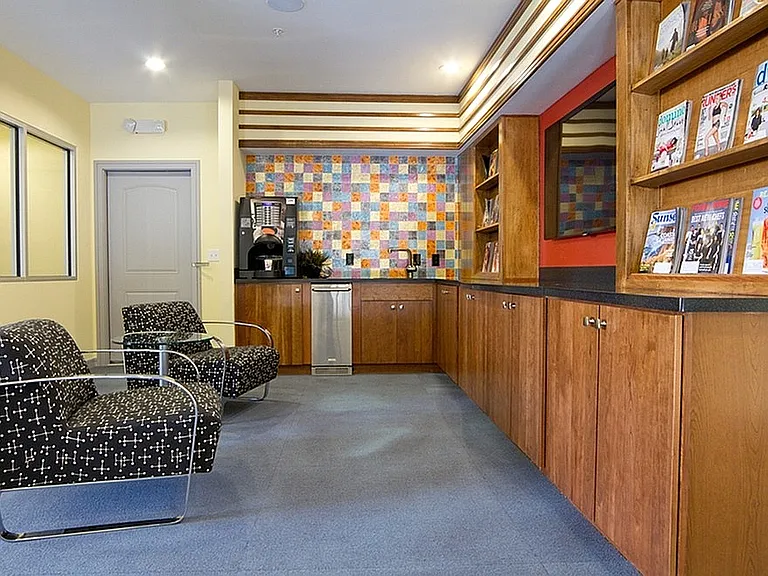 82 Flats — Photo 7