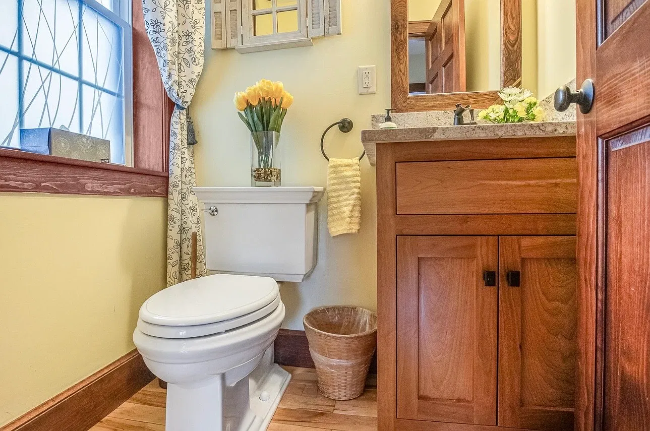 4 bed, 2.5 bath, 5000 sqft, $5,000 — Photo 4