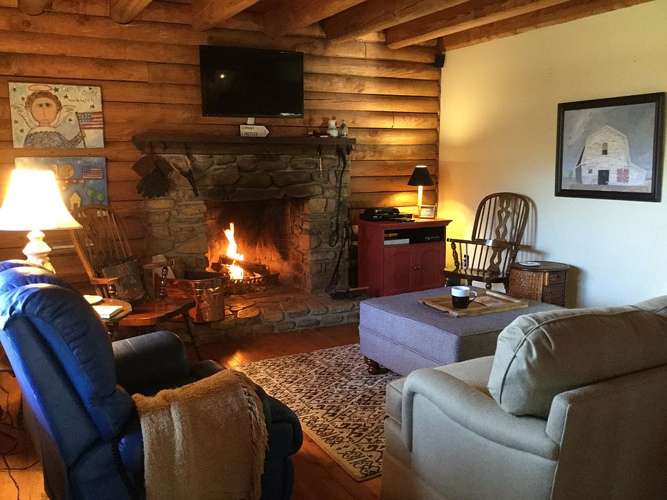 2nd image of 240 Lois Ln