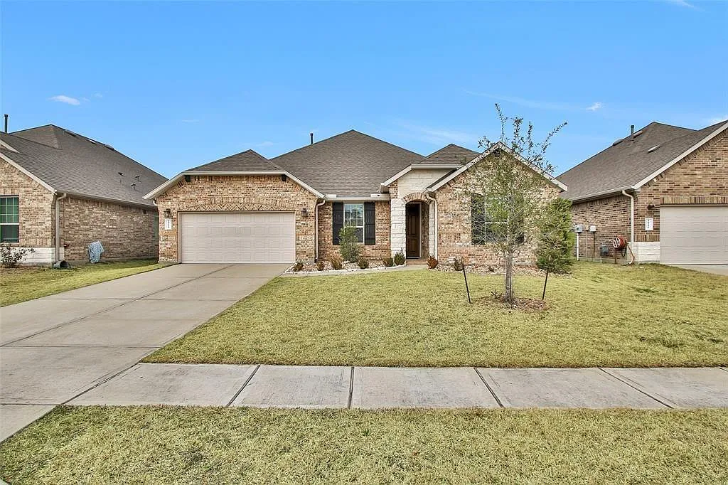 4 bed, 3.0 bath, 2440 sqft, $2,350 — Photo 1