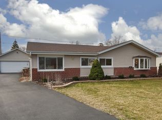 445 Bode Rd, Hoffman Estates, IL 60169