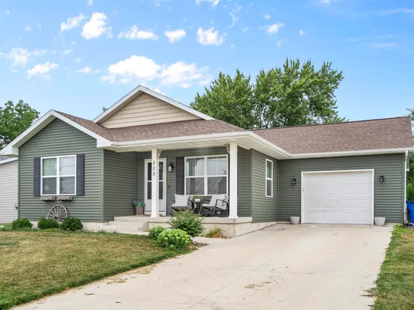 505 Walnut Ct, Waverly, IA 50677