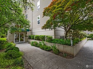 6831 NE 170th St UNIT 102, Kenmore, WA 98028