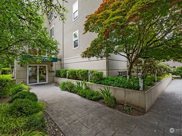 6831 NE 170th Street #102, Kenmore, WA 98028