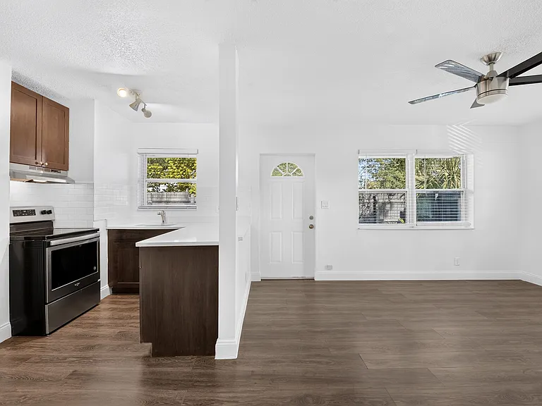732 SE 15th St #1 — Photo 11