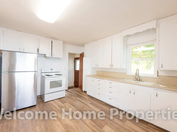 109 SW 5th St, College Place, WA 99324