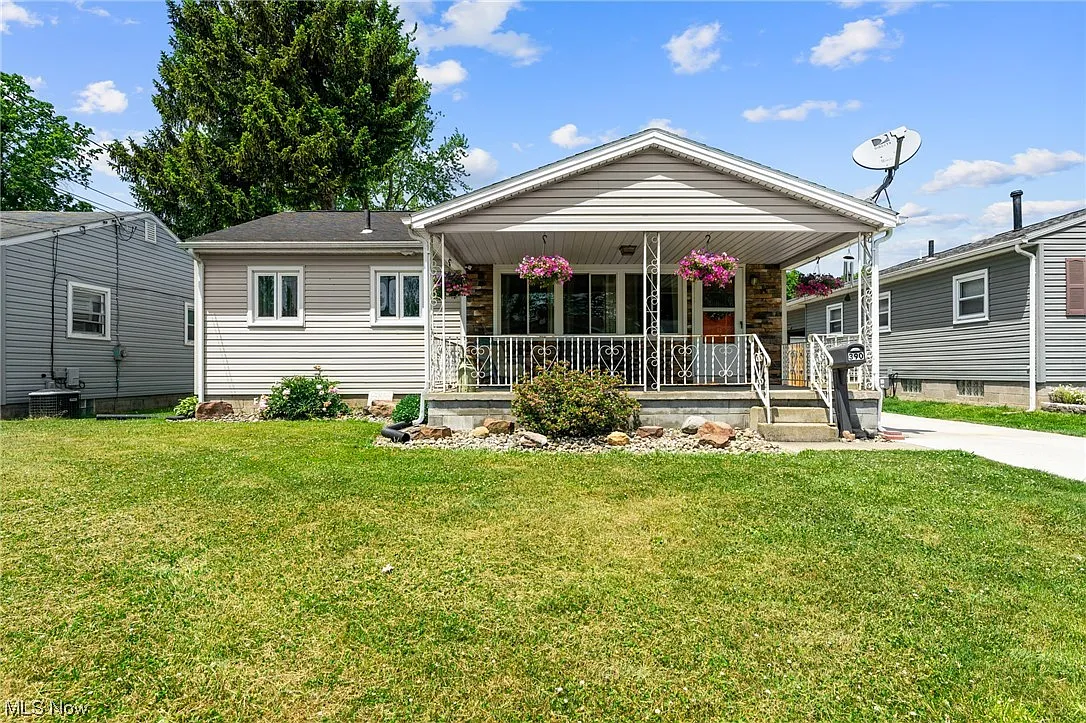 390 Elizabeth St photo 1