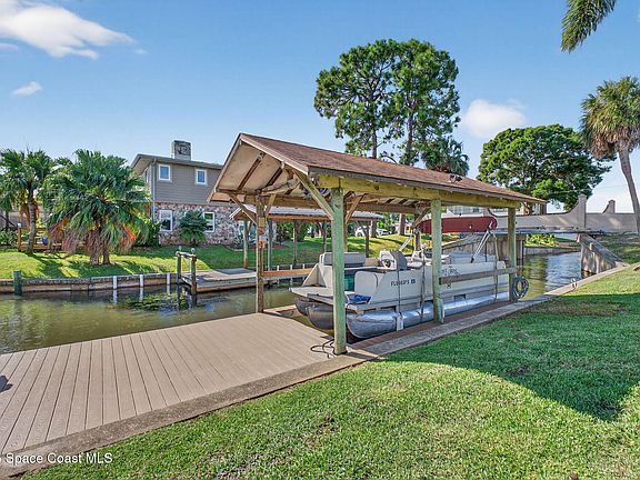 3rd image of 1040 Carrigan Blvd