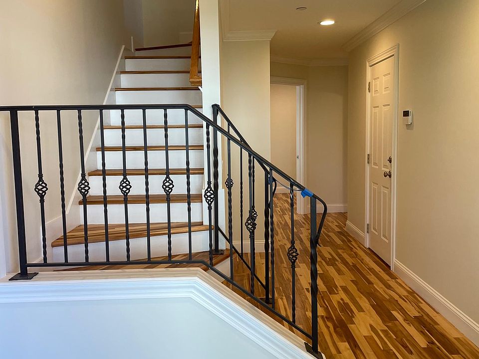 1st floor entryway