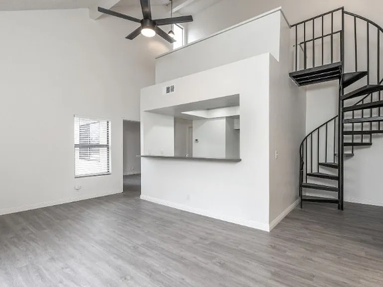 3573 Columbia Ave — Photo 10
