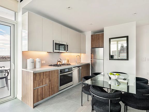 3rd image of 606 W 30th St #34B