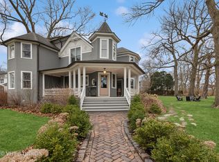 327 E Sheridan Pl, Lake Bluff, IL