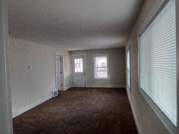 5th image of 1027 W Hubbard Ave