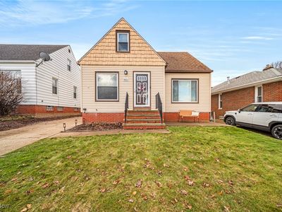 8803 Pinegrove Ave, Parma, OH, 44129