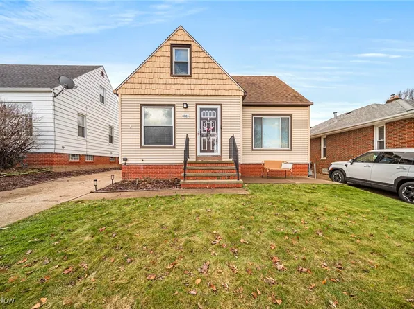8803 Pinegrove Ave, Parma, OH 44129