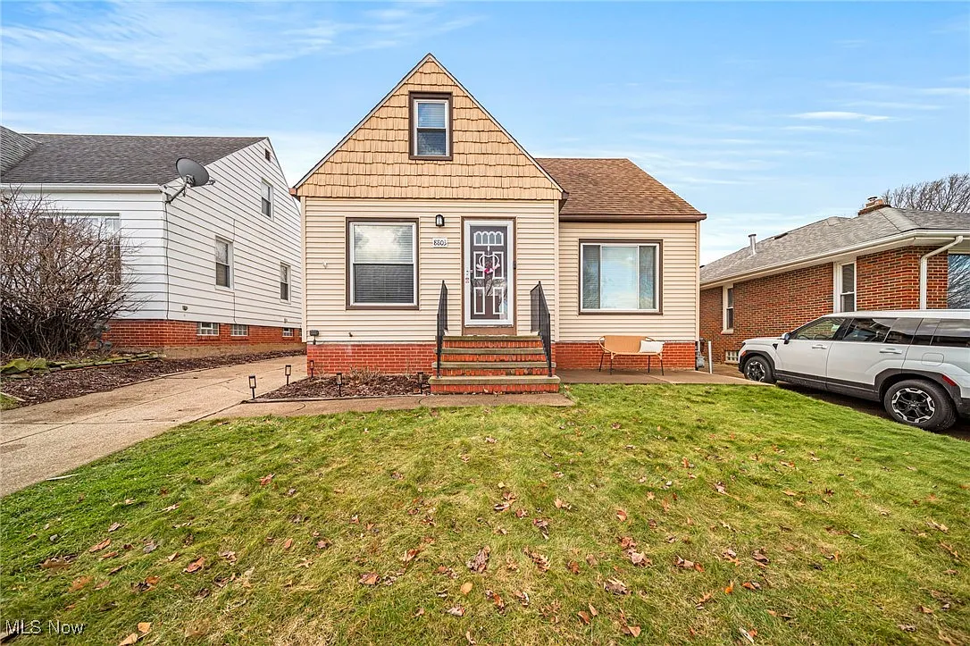8803 Pinegrove Ave photo 1