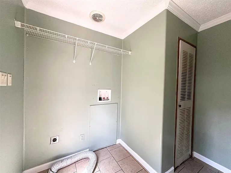 18143 Breezy Dr — Photo 18