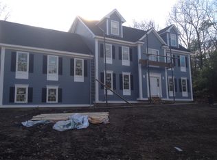 8 Hawk Ridge Rd, Andover, MA 01810