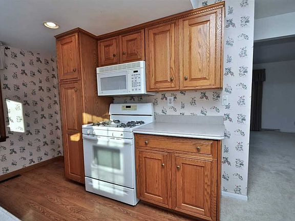 5th image of 2238 Holmes St