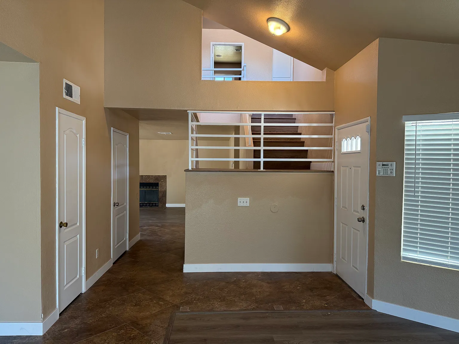 4 bed, 1966 sqft, $2,800 — Photo 2