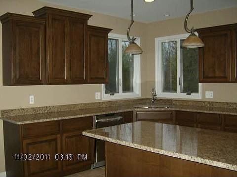 4th image of 15271 Whitsett Dr