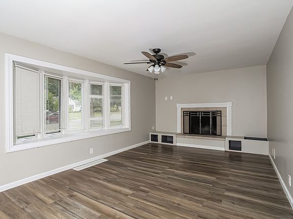 3rd image of 335 Fernway Dr