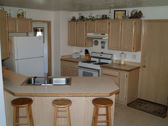 Kitchen adjoins FamilyRm