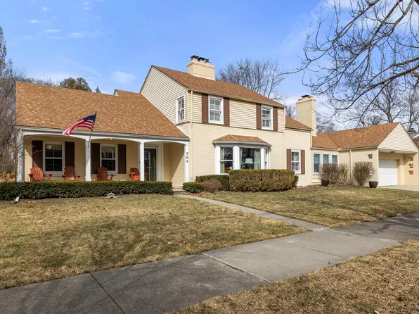 704 Pemberton Rd, Grosse Pointe, MI 48230