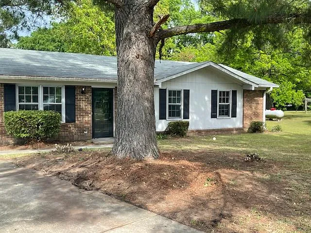 211 Dillard St