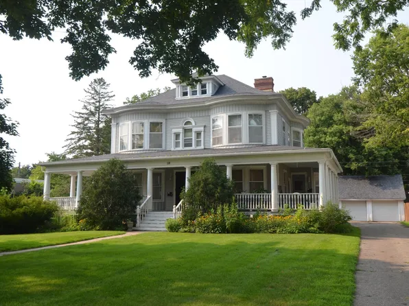 112 6th St NW APT 4, Faribault, MN 55021