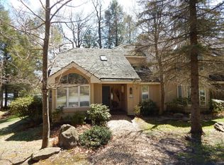 418 Woods Lake Ln, Woods, PA 18350