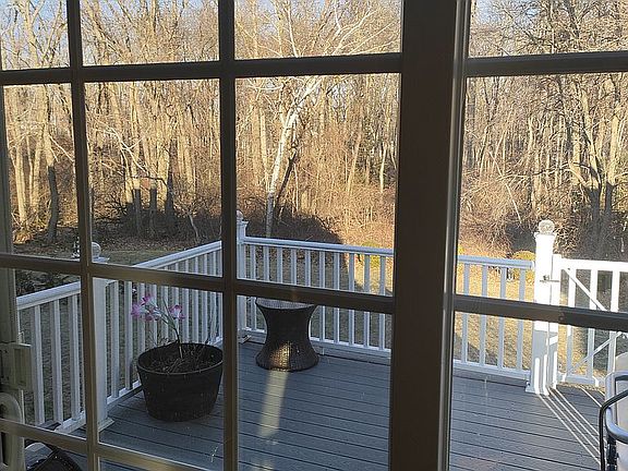 4th image of 27 Leo J Ln