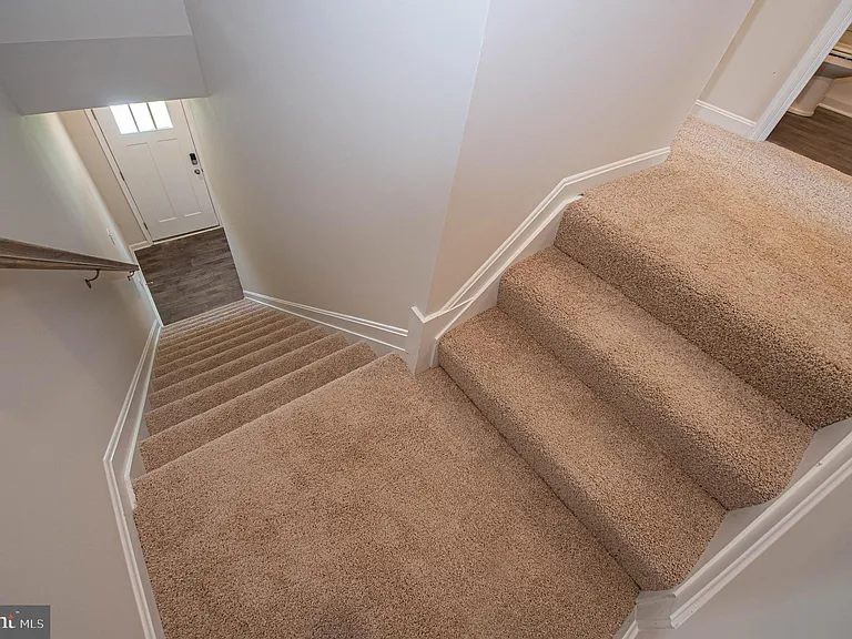 130 Willowtree Ln — Photo 40