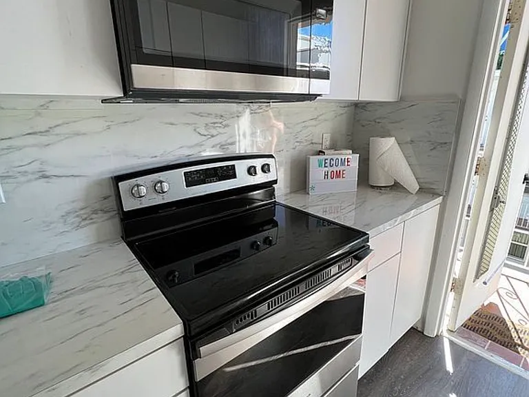 1698 Jefferson Ave #37 — Photo 3
