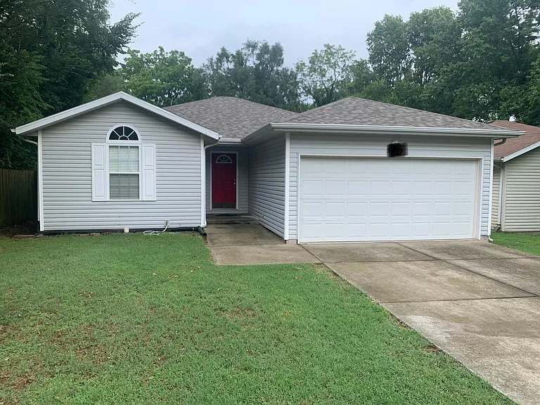3039 W Walnut St — Photo 1