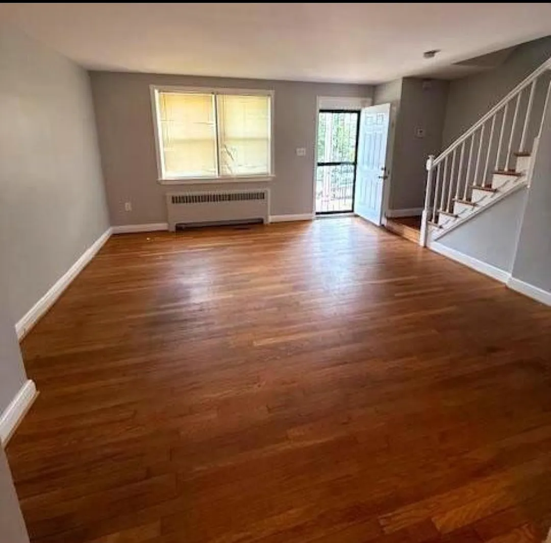 3 bed, 1216 sqft, $1,900 — Photo 4