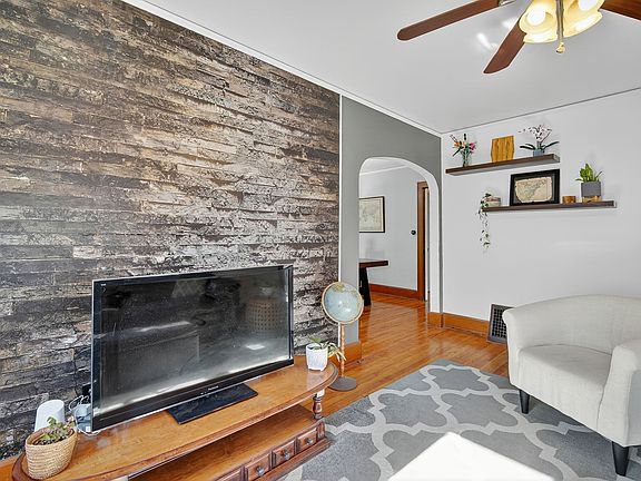 4th image of 2208 38th St